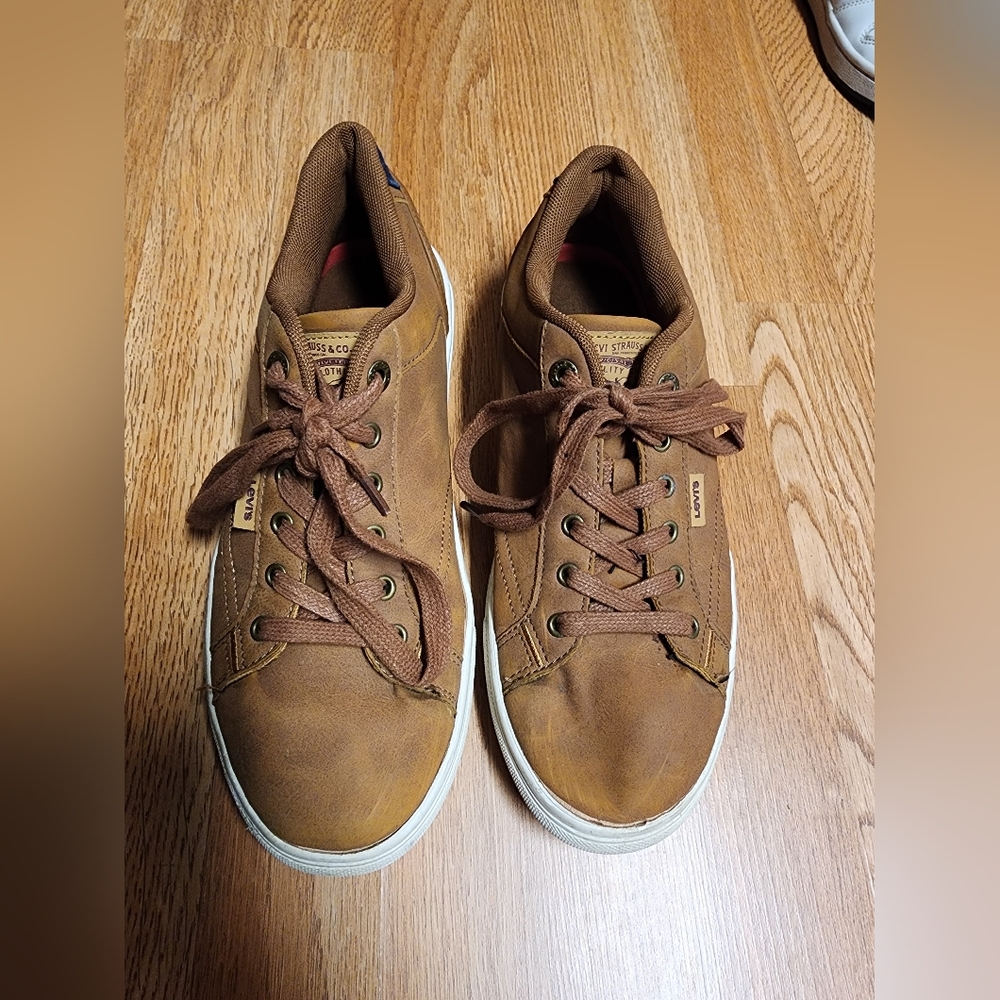 Levi 501s Tan Size 8.5